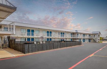 Motel 6-Euless TX - Dallas - image 9