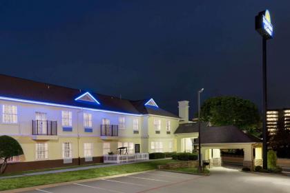 Days Inn & Suites by Wyndham DFW Airport South-Euless