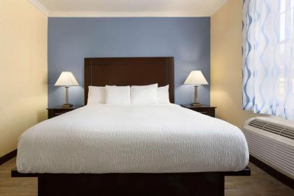 Days Inn & Suites by Wyndham DFW Airport South-Euless - image 10