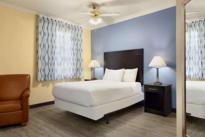 Days Inn & Suites by Wyndham DFW Airport South-Euless - image 12