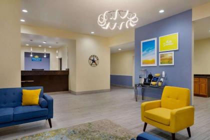 Days Inn & Suites by Wyndham DFW Airport South-Euless - image 3