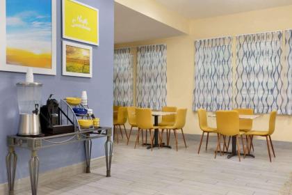 Days Inn & Suites by Wyndham DFW Airport South-Euless - image 4