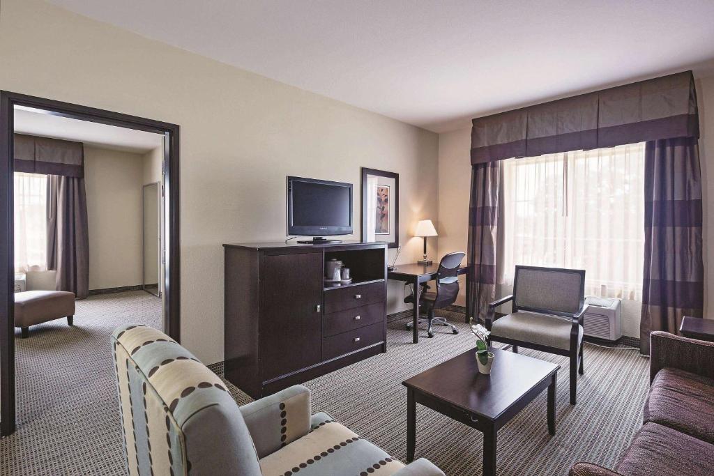 La Quinta by Wyndham DFW Airport West - Euless - image 2