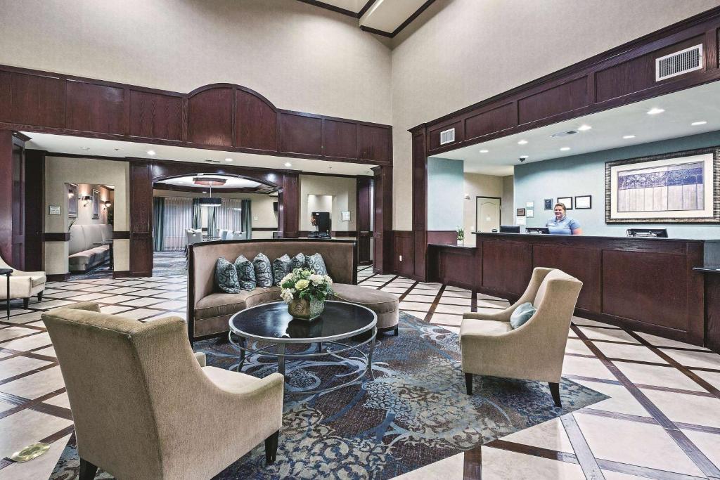 La Quinta by Wyndham DFW Airport West - Euless - image 4