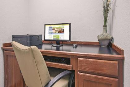 La Quinta by Wyndham DFW Airport West - Euless - image 7