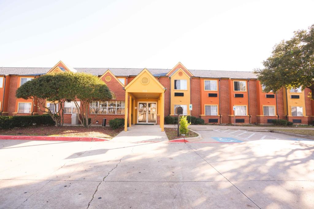 Regency Inn & Suites DFW - main image