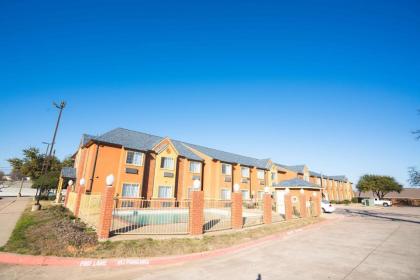 Regency Inn & Suites DFW - image 14