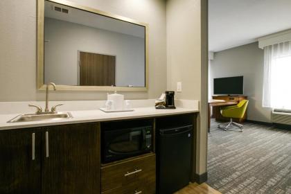Hampton Inn & Suites Dallas/Ft. Worth Airport South - image 10