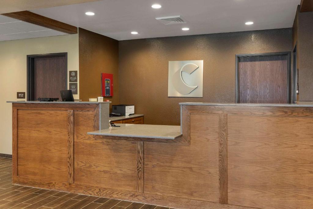 Comfort Inn & Suites - image 4