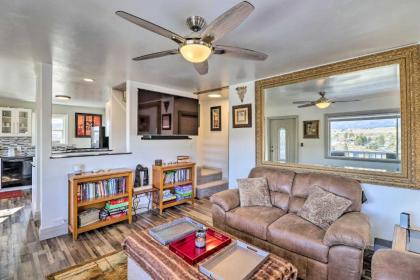 Updated Mountain-View Getaway with Private Hot Tub! - image 8