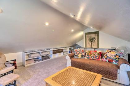 Updated Mountain-View Getaway with Private Hot Tub! - image 9