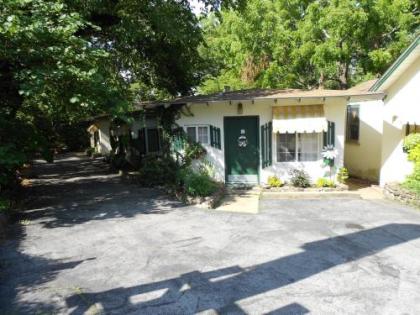 Sherwood Court Cottages - image 2