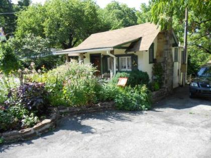 Sherwood Court Cottages - image 4