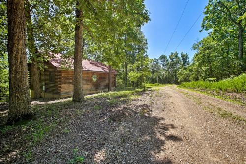 Secluded Studio with Deck about 8 Miles to Beaver Lake! - image 3