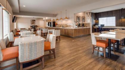 Best Western Plus Bayshore Inn - image 14