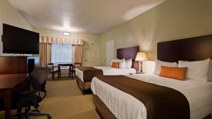 Best Western Plus Bayshore Inn - image 4