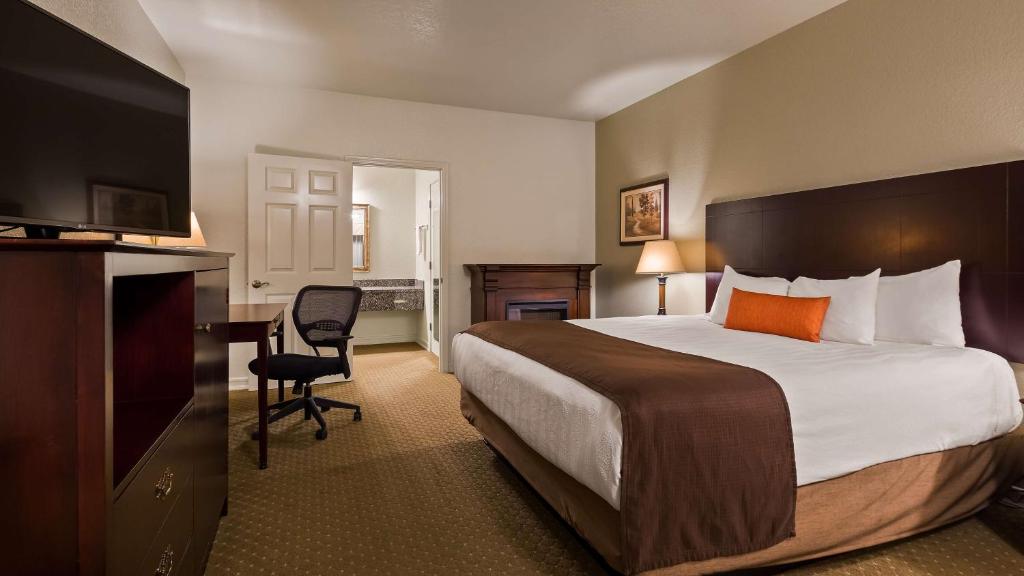 Best Western Plus Bayshore Inn - image 5