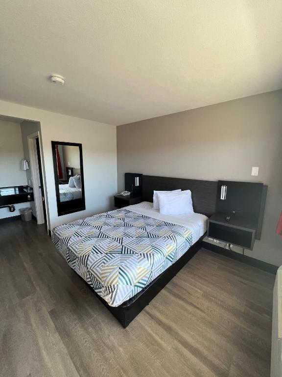 Motel 6-Eureka CA - main image