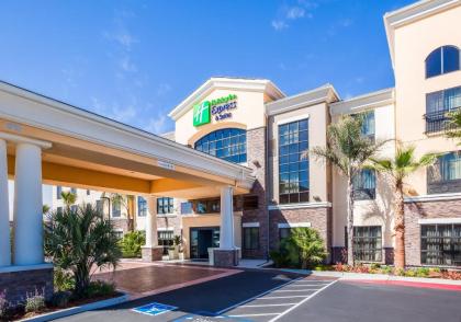 Holiday Inn Express  Suites Eureka an IHG Hotel