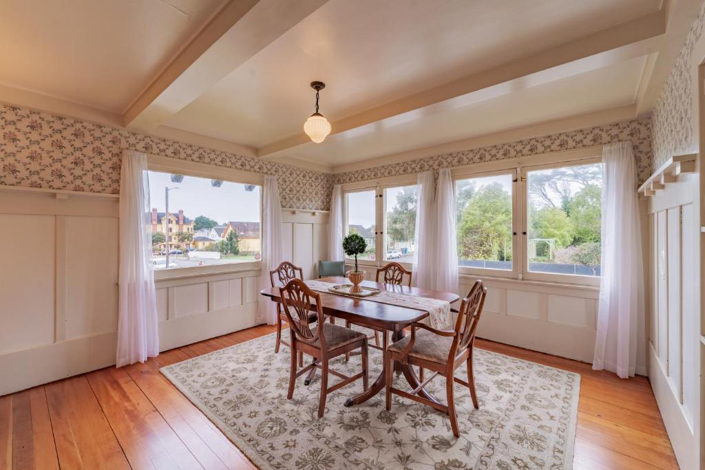 Campton House - image 2
