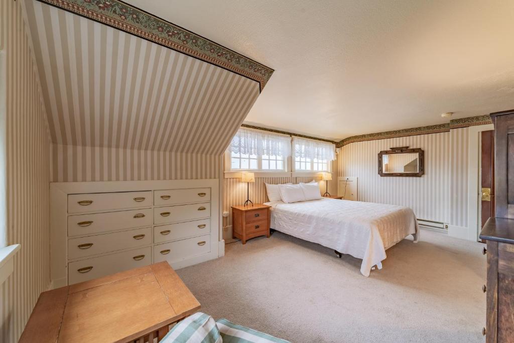Campton House - image 3