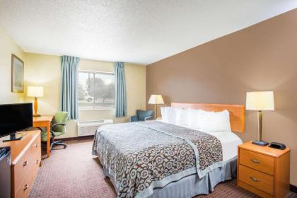 Days Inn by Wyndham Evansdale Waterloo - image 14
