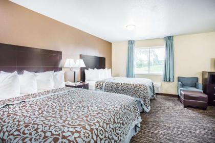 Days Inn by Wyndham Evansdale Waterloo - image 2