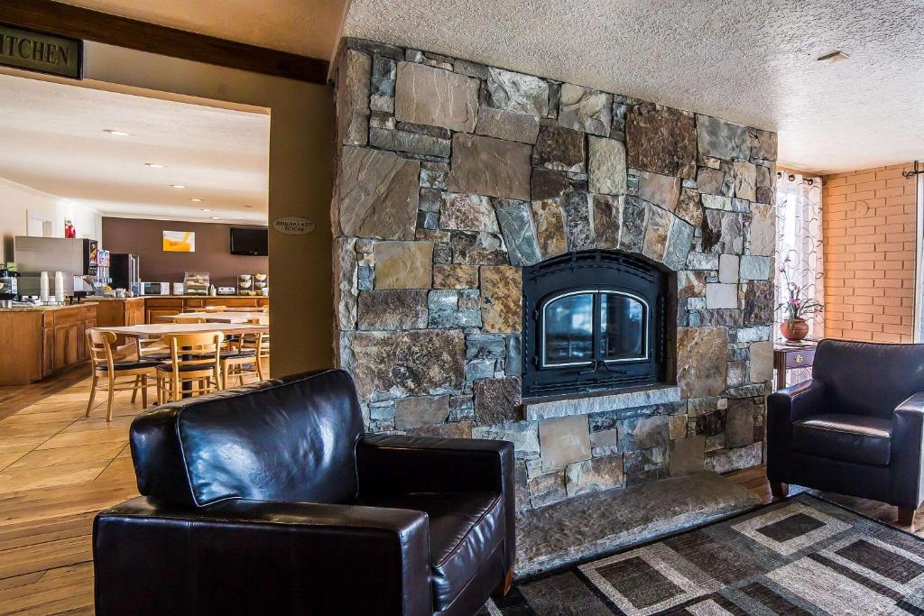 Quality Inn Evanston near Wyoming Downs - image 4