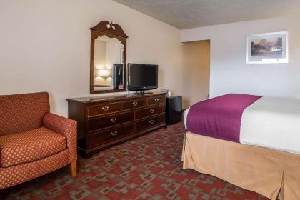Quality Inn Evanston near Wyoming Downs - image 8
