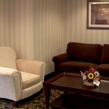 Boarders Inn and Suites by Cobblestone Hotels - Evansville - image 4