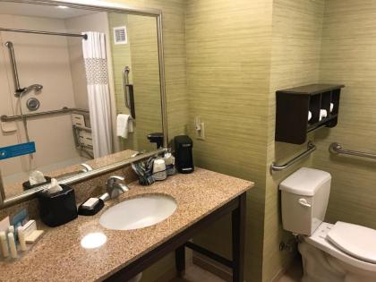 Hampton Inn Evansville Airport - image 12