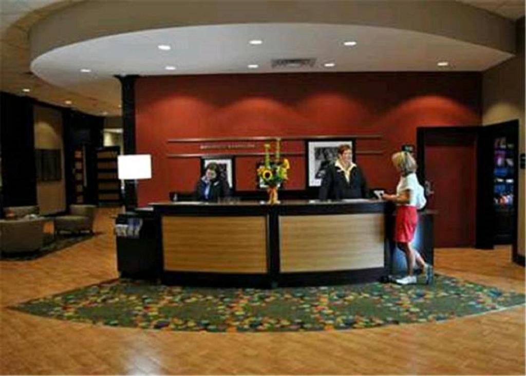 Hampton Inn Evansville Airport - image 2