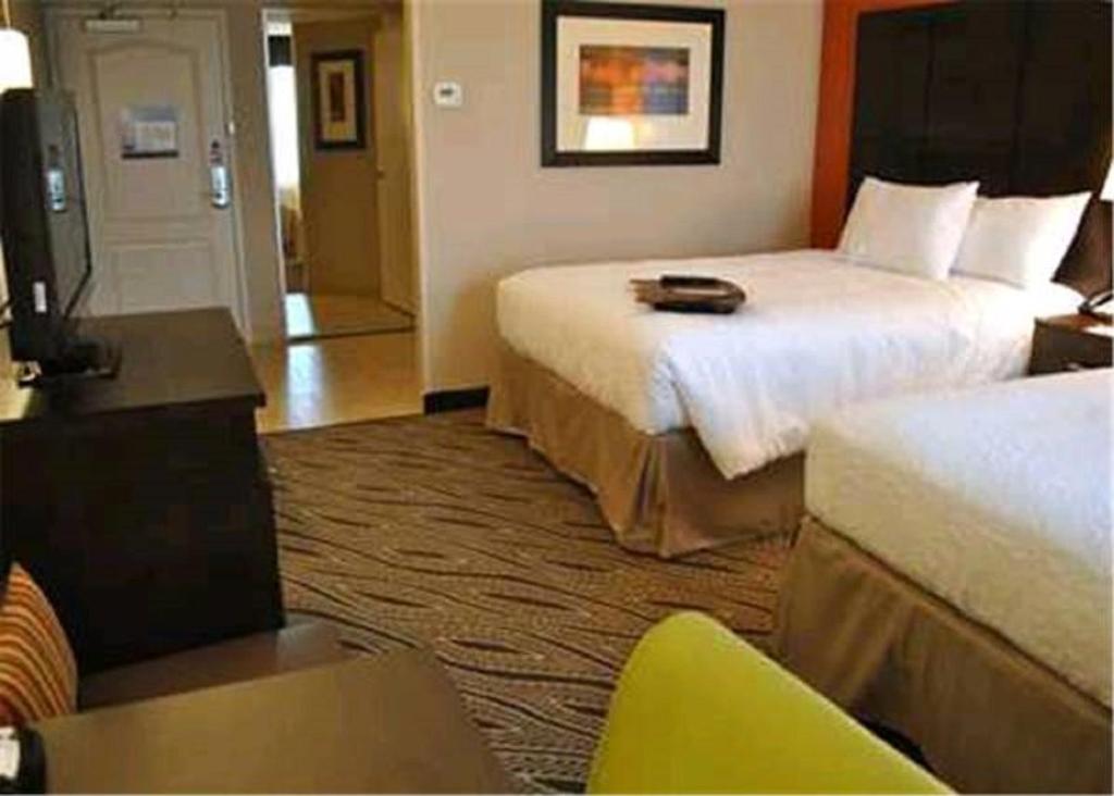 Hampton Inn Evansville Airport - image 3