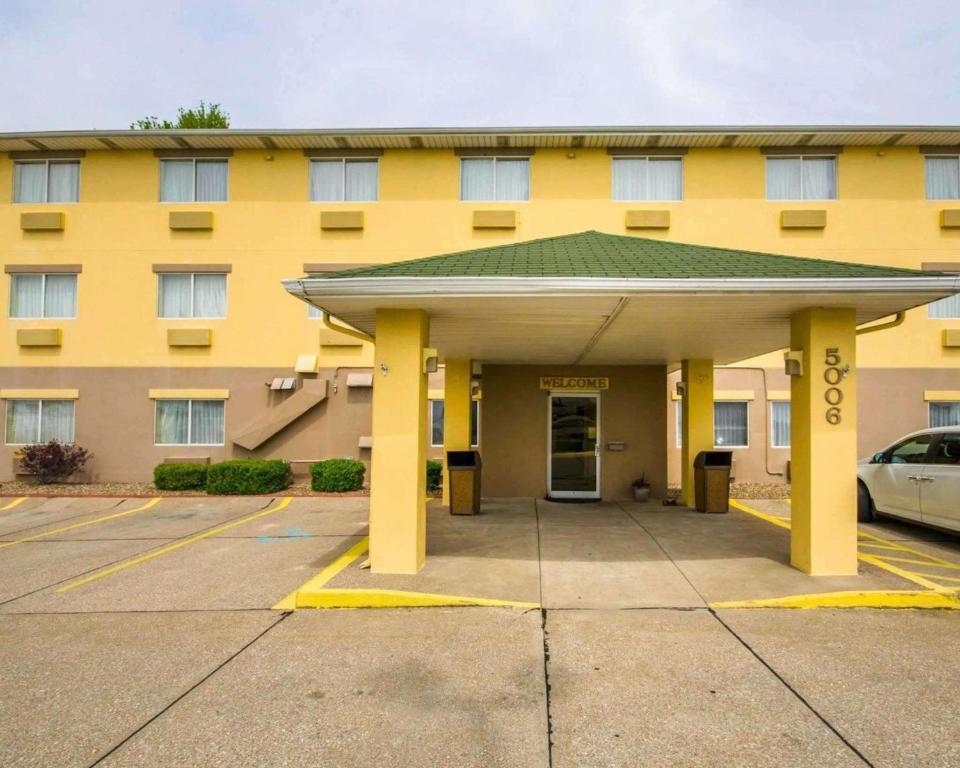 Quality Inn East Evansville - main image