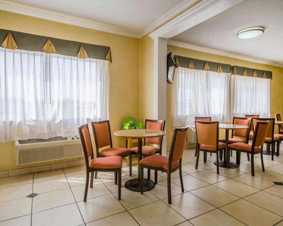 Quality Inn East Evansville - image 6