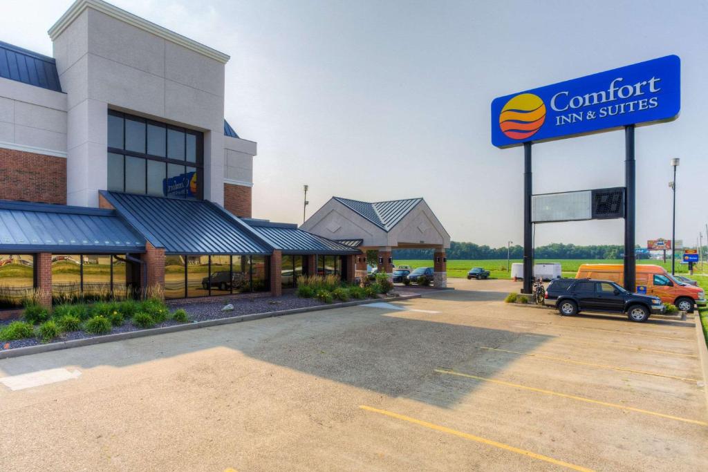 Comfort Inn & Suites Evansville Airport - main image