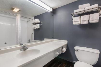 Econo Lodge Evansville - image 10