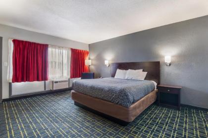 Econo Lodge Evansville - image 15