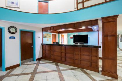 Howard Johnson by Wyndham Evansville East - image 11