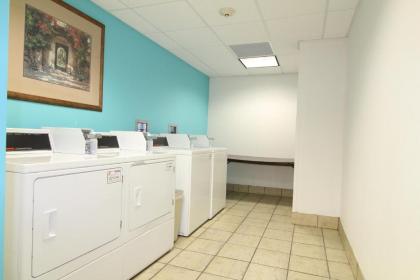 Howard Johnson by Wyndham Evansville East - image 13