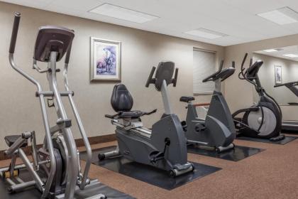 Howard Johnson by Wyndham Evansville East - image 2