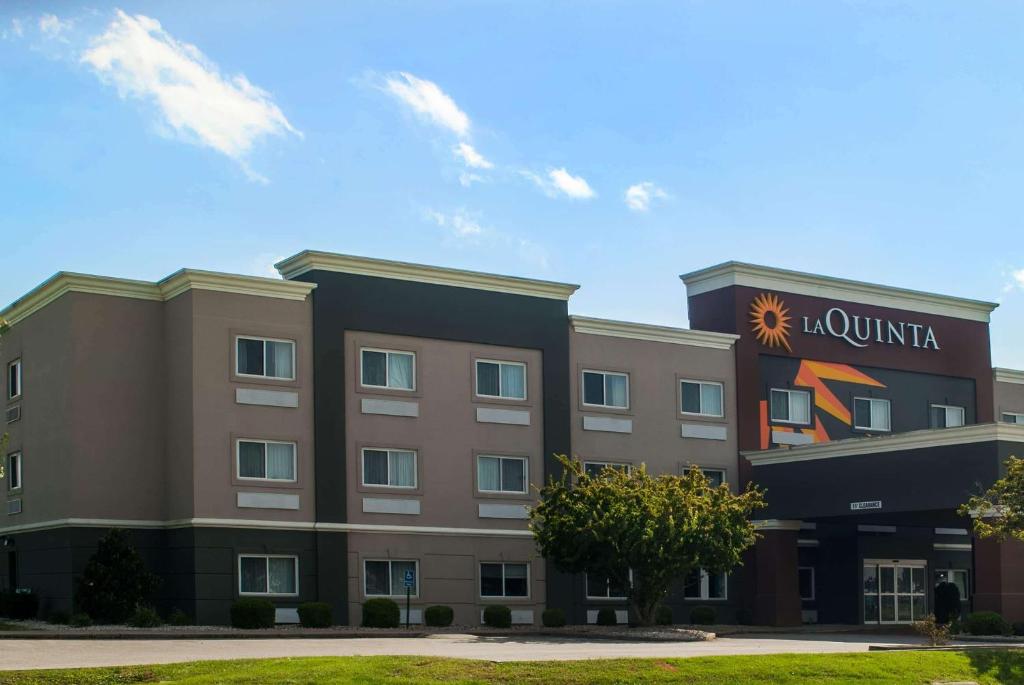 La Quinta by Wyndham Evansville - main image