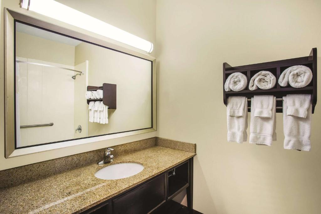 La Quinta by Wyndham Evansville - image 7
