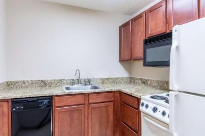 Comfort Inn East Evansville - image 7