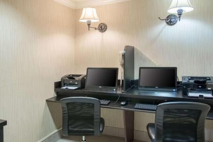 Comfort Inn East Evansville - image 8