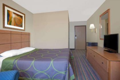 Super 8 by Wyndham Evansville East - image 13