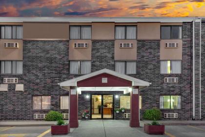 Super 8 by Wyndham Evansville East - image 14