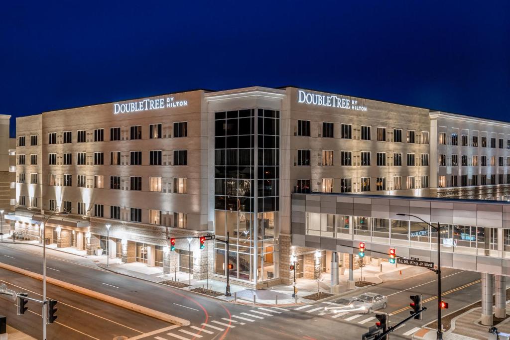 DoubleTree by Hilton Evansville - main image