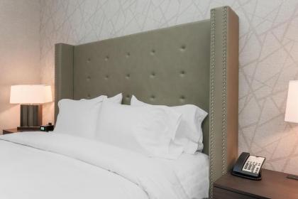 DoubleTree by Hilton Evansville - image 9