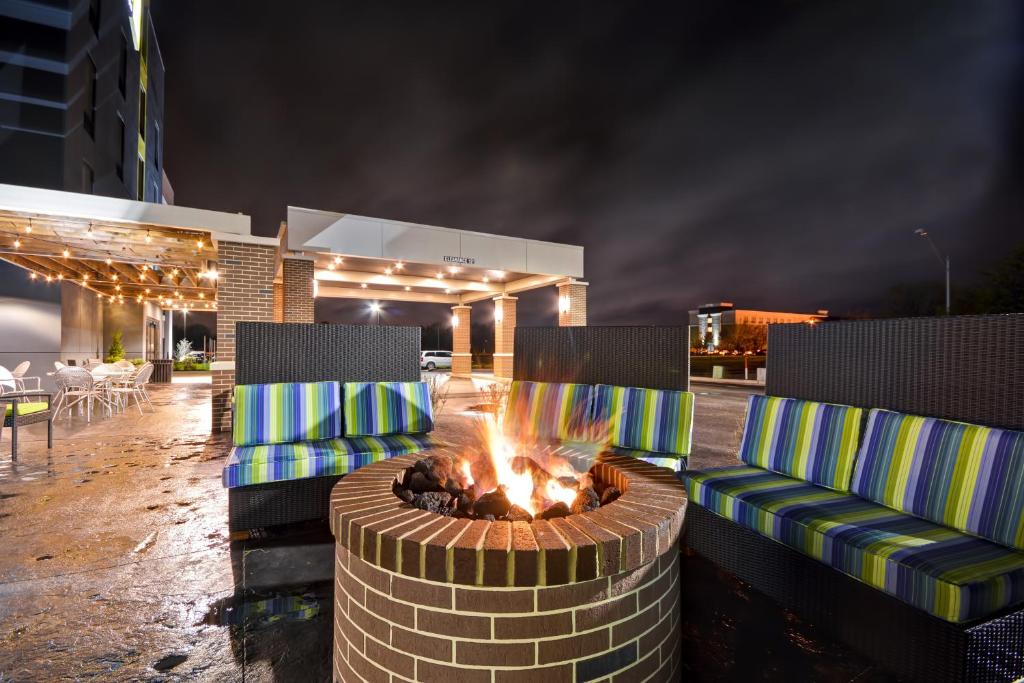 Home2 Suites By Hilton Evansville - image 6